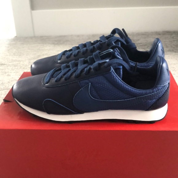 Women’s Nike pre Montreal racer pinnacle sneakers - Picture 3 of 4